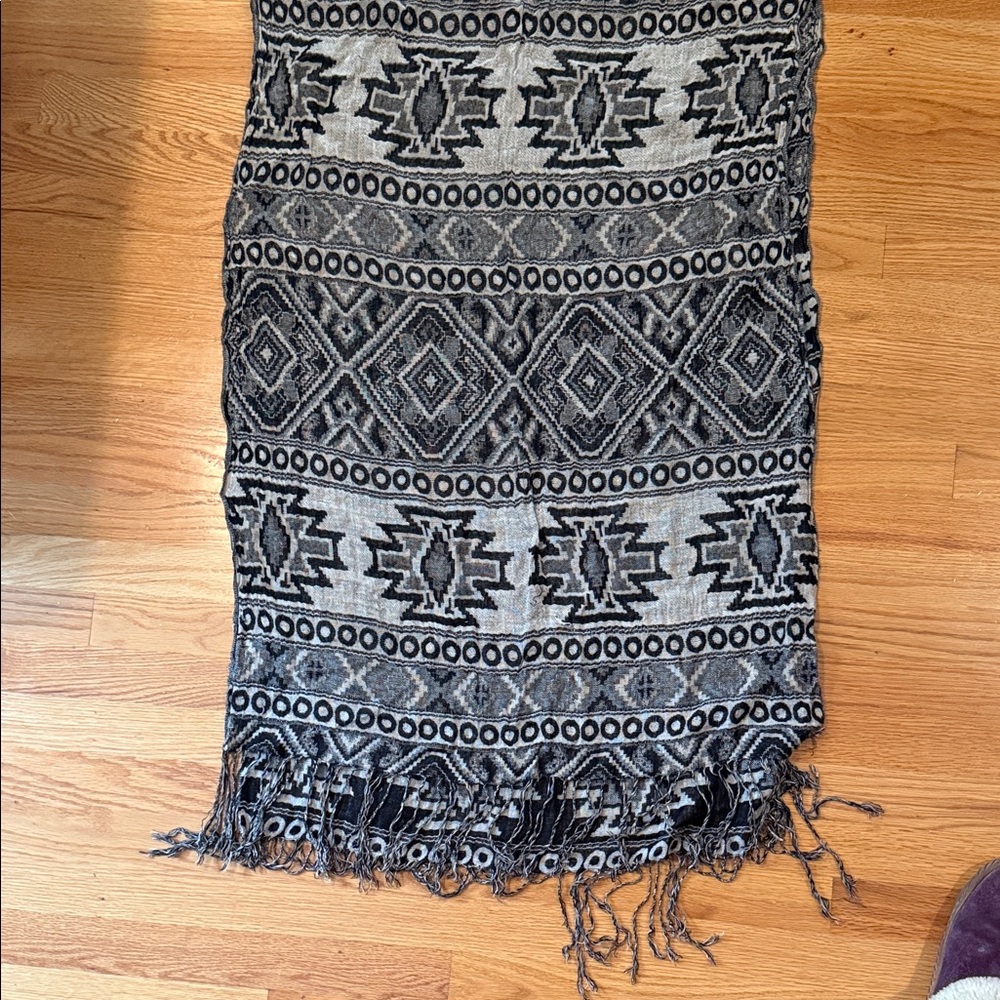 Black and Gray Patterned Scarf